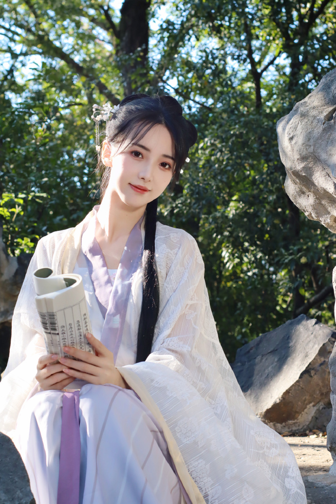 轻量色调下的现实题材